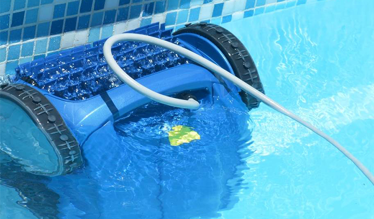 Changer les brosses d'un robot de piscine-2